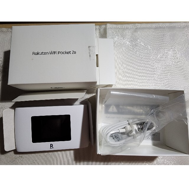 Rakuten(ラクテン)のRakuten  WiFi Pocket 2B スマホ/家電/カメラのPC/タブレット(PC周辺機器)の商品写真