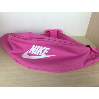 ナイキ(NIKE)のナイキ ヘリテージ ヒップパック ウエストポーチ バック 新品 (33)(ショルダーバッグ)