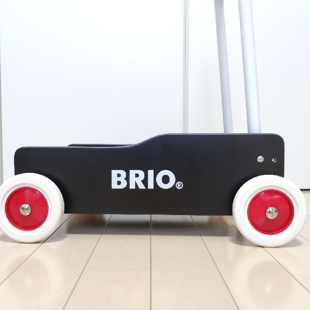 BRIO(ブリオ)のブリオ BRIO 手押し車 ブラック キッズ/ベビー/マタニティのおもちゃ(手押し車/カタカタ)の商品写真