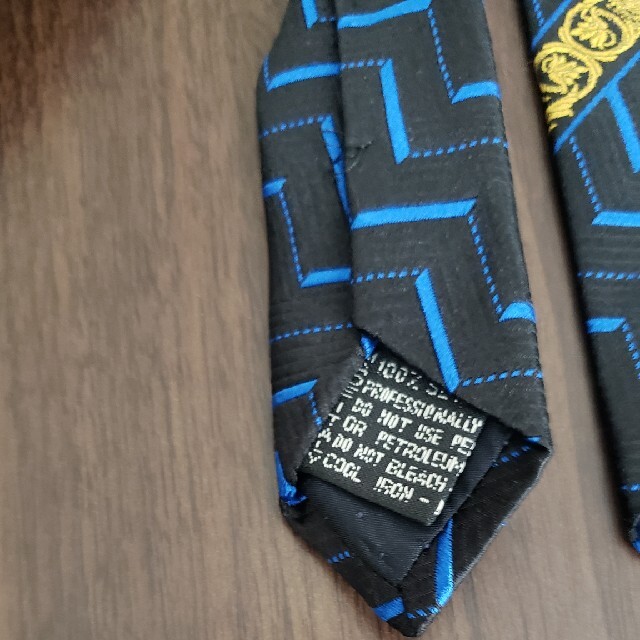 Gianni Versace(ジャンニヴェルサーチ)のGlANNl VERSACE　ネクタイ👔新品 メンズのファッション小物(ネクタイ)の商品写真