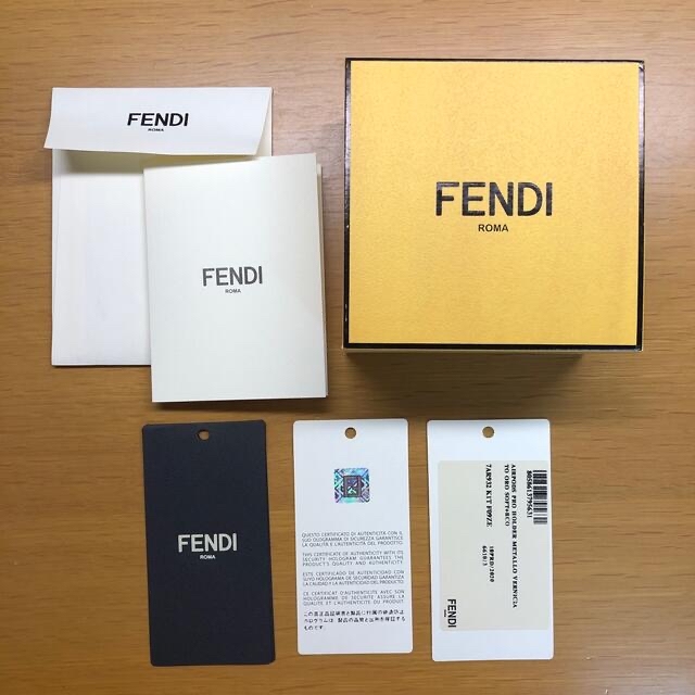 スマホ FENDI - FENDI AirPods pro ケースの通販 by tmg☺︎'s shop