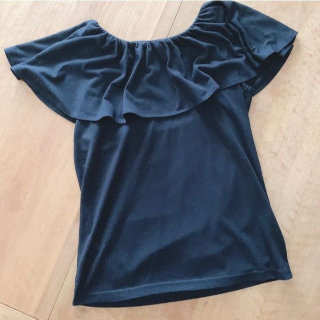 FELISSIMO(フェリシモ)のフェリシモ　フリル襟　ブラック　タンクトップ　カットソー レディースのトップス(Tシャツ(半袖/袖なし))の商品写真