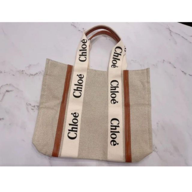 新品未使用‼️】Chloe WOODY ミディアムトートバッグ | acquiredby.co
