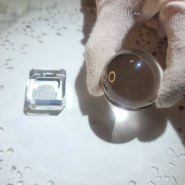 天然水晶丸玉【宝石鑑別書付属・K9ガラス台座付き】 天然水晶丸玉【宝石鑑別書付属・K9ガラス台座付き】