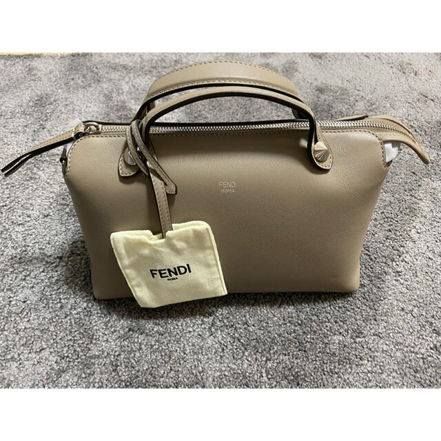 FENDI ショルダーバッグ バイ ザ ウェイ ミディアム