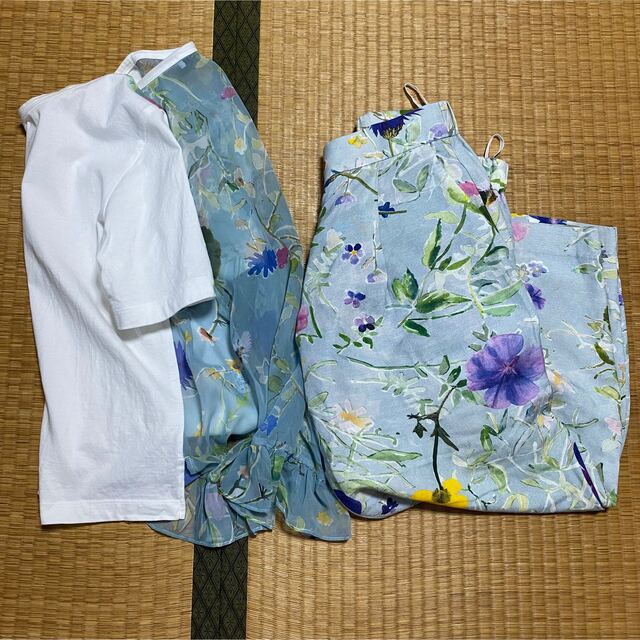 Paul Smith(ポールスミス)の花柄　セットアップ　tシャツ パンツ Paul Smith ポールスミス レディースのワンピース(その他)の商品写真