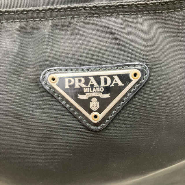 PRADA(プラダ)のプラダ　ショルダーバッグ　ナイロン　レザー　三角プレート　サコッシュ　ブラック レディースのバッグ(ショルダーバッグ)の商品写真