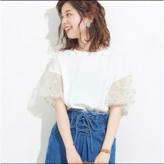 ナチュラルクチュール(natural couture)のnatural couture 花刺繍チュール袖プルオーバー(Tシャツ(半袖/袖なし))