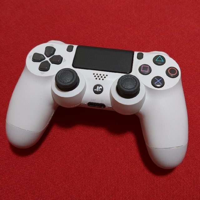 PlayStation4(プレイステーション4)のPS4用純正コントローラ dualshock4 ホワイト エンタメ/ホビーのゲームソフト/ゲーム機本体(その他)の商品写真