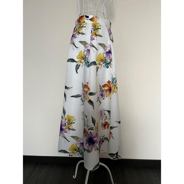 ⭐️新品未使用⭐️ジャスグリッティ 花柄刺繍スカート-