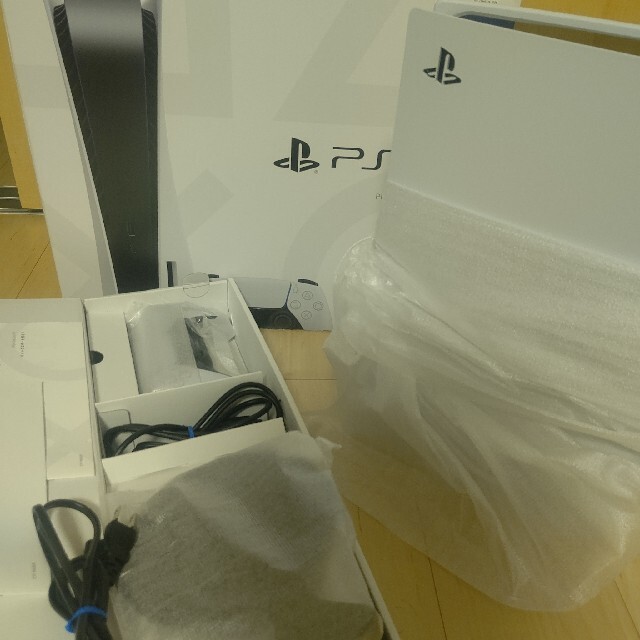 PlayStation(プレイステーション)のPlayStation5  プレステ5 ps5　中古　美品 エンタメ/ホビーのゲームソフト/ゲーム機本体(家庭用ゲーム機本体)の商品写真