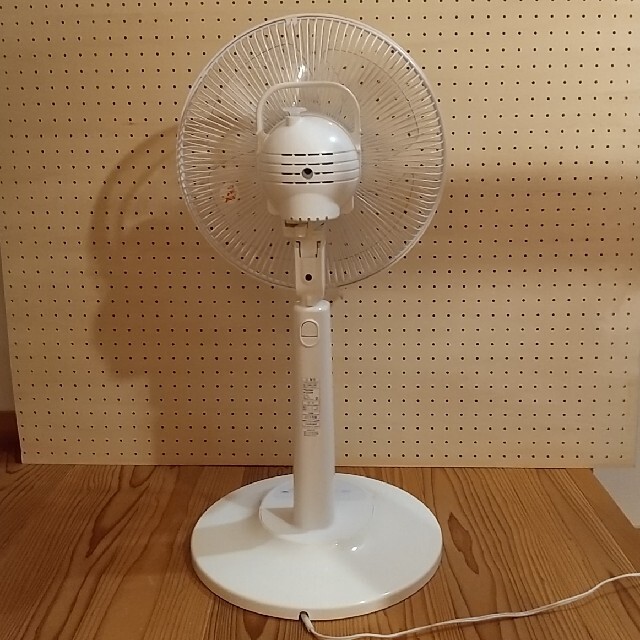 東芝(トウシバ)の扇風機（リビング扇/30cm）東芝　F-LR5 W ホワイト スマホ/家電/カメラの冷暖房/空調(扇風機)の商品写真