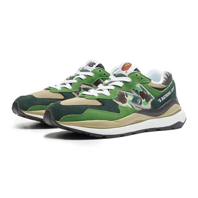 A BATHING APE(アベイシングエイプ)のBAPE New Balance エイプ ニューバランス 57/40 24.0 レディースの靴/シューズ(スニーカー)の商品写真