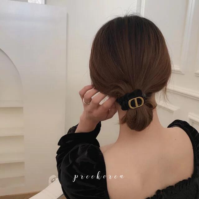 CD ロゴ　シュシュ　ヘアアクセ　❁ ミッツァとセット売り可能！ レディースのヘアアクセサリー(ヘアゴム/シュシュ)の商品写真