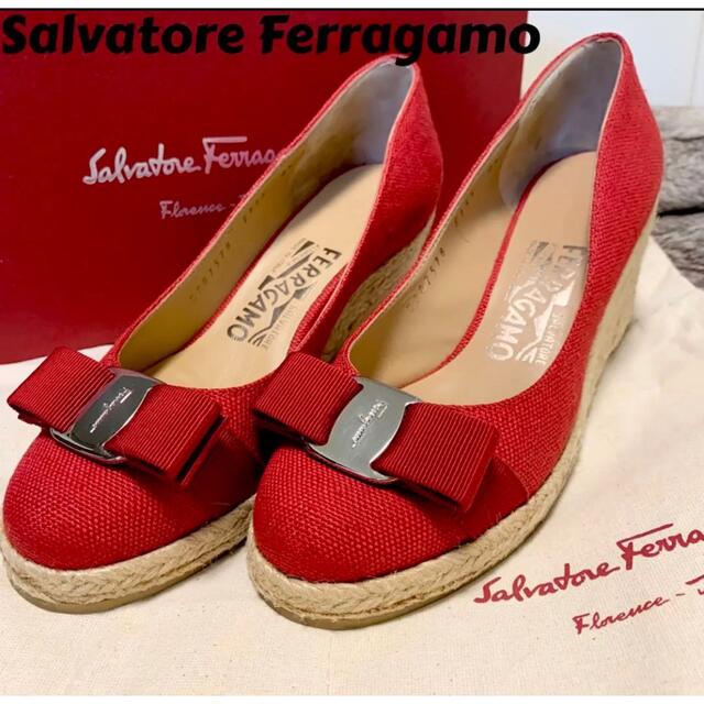 Salvatore Ferragamo(サルヴァトーレフェラガモ)の【超美品】Salvatore Ferragamo ヴァラ リボン パンプス 赤 レディースの靴/シューズ(ハイヒール/パンプス)の商品写真