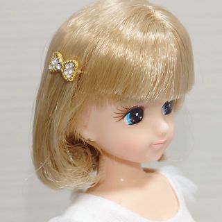 244リカちゃん クリアストーンのリボンヘアピン（ゴールド）゜0731(その他)