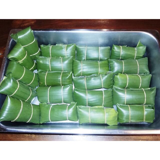 ◉バナナの葉(生)300g(バイトン•Baitong)タイ産♪(๑ᴖ◡ᴖ๑)♪  食品/飲料/酒の食品(野菜)の商品写真