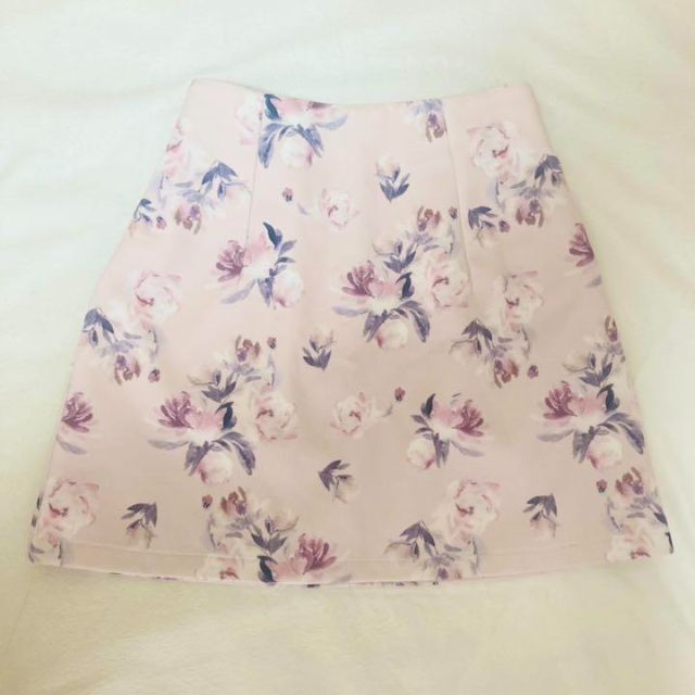 ♠【中古美品】台形 タイト 花柄スカート ピンク | フリマアプリ ラクマ