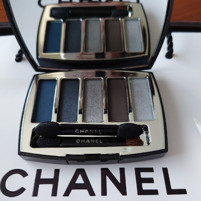 CHANEL(シャネル)のCHANELシャネルコスメアイシャドウリップグロスハンドクリームセット コスメ/美容のベースメイク/化粧品(リップグロス)の商品写真