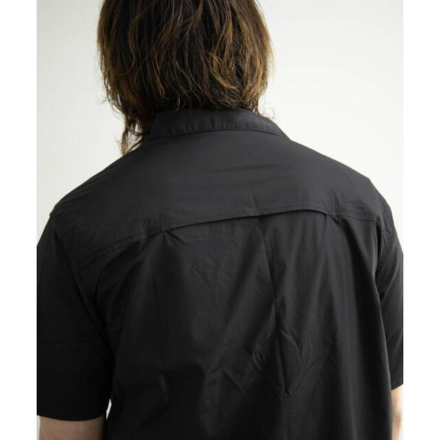 Nylaus(ナイラス)の新品★ナイラス 超軽量ストレッチナイロン半袖シャツ ブラック/M メンズのトップス(シャツ)の商品写真