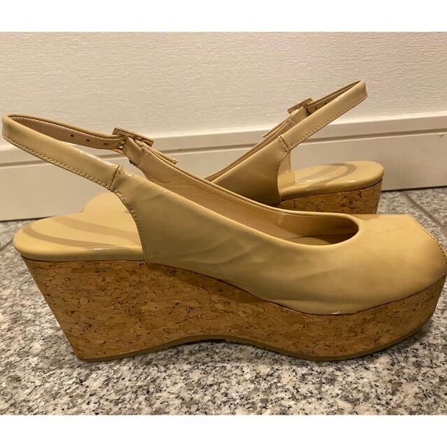 JIMMY CHOO - ジミーチュウ ベージュエナメルサンダル パンプス