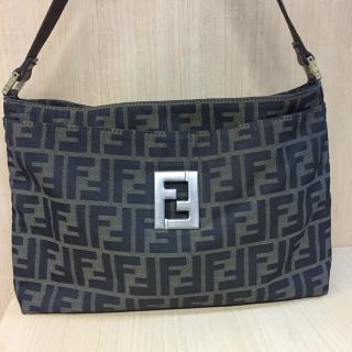 フェンディ(FENDI)のフェンディ  ズッカ柄ショルダーバック(ショルダーバッグ)