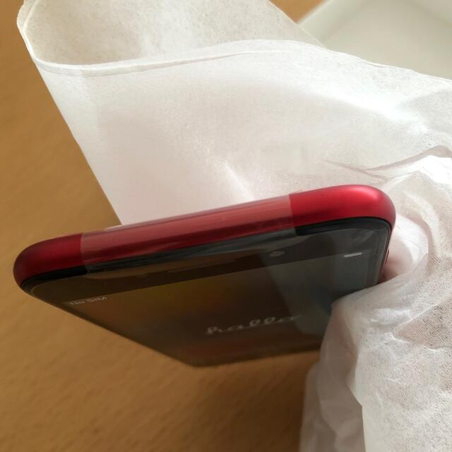 iPhone(アイフォーン)のiPhone SE Red 64G 本体 スマホ/家電/カメラのスマートフォン/携帯電話(スマートフォン本体)の商品写真