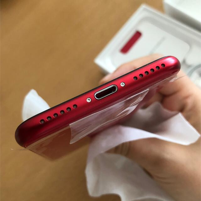 iPhone(アイフォーン)のiPhone SE Red 64G 本体 スマホ/家電/カメラのスマートフォン/携帯電話(スマートフォン本体)の商品写真