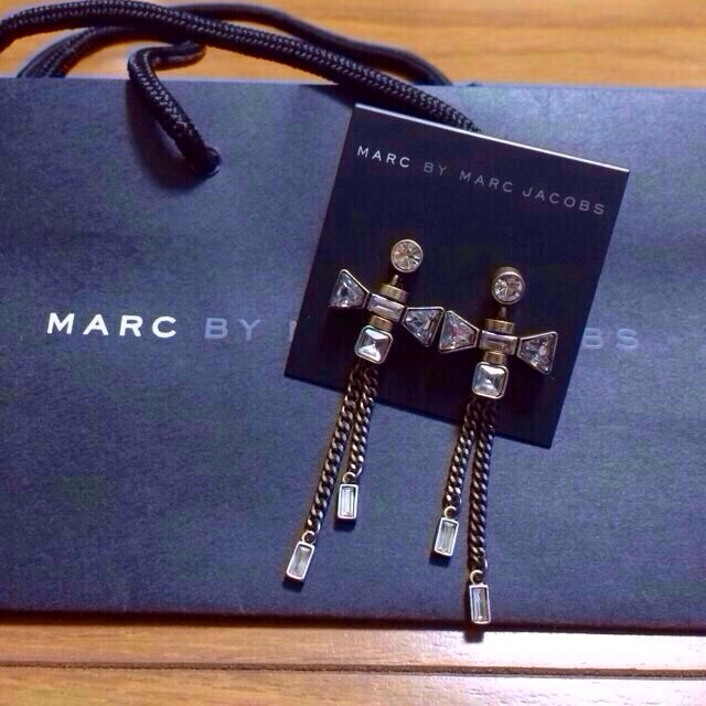 MARC BY MARC JACOBS(マークバイマークジェイコブス)のMBMJ リボンピアス レディースのアクセサリー(ピアス)の商品写真