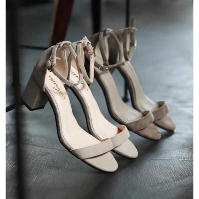 SESTO グレーベージュスエード　Mサイズ レディースの靴/シューズ(サンダル)の商品写真