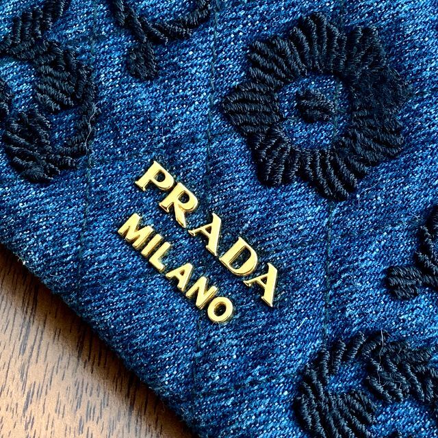 PRADA 巾着 刺繍入り デニムポーチ