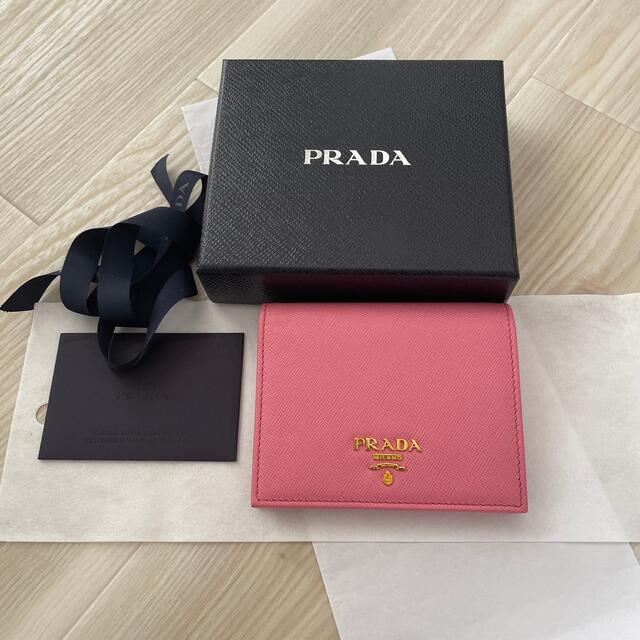 PRADA(プラダ)のPRADA  プラダ　財布　二つ折り　ピンク　コンパクト　折財布　ミニ財布 レディースのファッション小物(財布)の商品写真