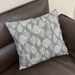 北欧柄　クッションカバー 45cm×45cm リーフ グレー(クッションカバー)