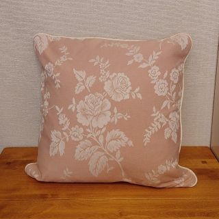 LAURA ASHLEYシルククッション-secretariasocios.divulgaciondinamica.es