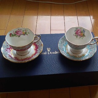 ロイヤルアルバート(ROYAL ALBERT)のロイヤルアルバート　カップ＆ソーサー２組(食器)