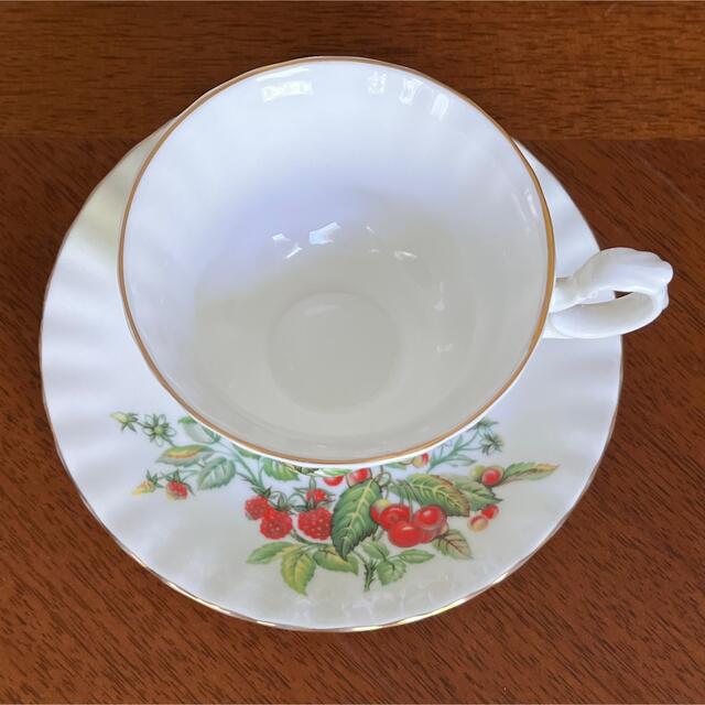 ROYAL ALBERT(ロイヤルアルバート)の【英国ビンテージ】ロイヤルアルバート★Red Berry★C/S インテリア/住まい/日用品のキッチン/食器(食器)の商品写真