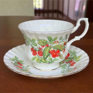 ロイヤルアルバート(ROYAL ALBERT)の【英国ビンテージ】ロイヤルアルバート★Red Berry★C/S(食器)