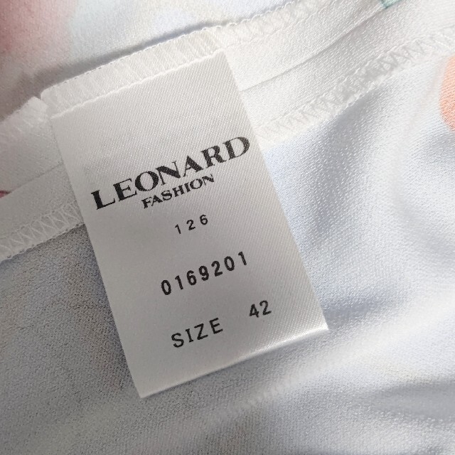 LEONARD(レオナール)の専用★レオナール★近年物超美品★チュニック★サイズ42 レディースのトップス(チュニック)の商品写真