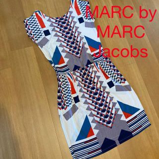 マークバイマークジェイコブス(MARC BY MARC JACOBS)のマークバイマークジェイコブス　ワンピース　幾何学プリント　冷感素材(ひざ丈ワンピース)