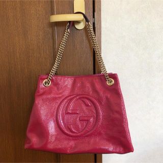 グッチ(Gucci)の即決 GUCCI グッチ ソーホー チェーン エナメル バッグ(ショルダーバッグ)