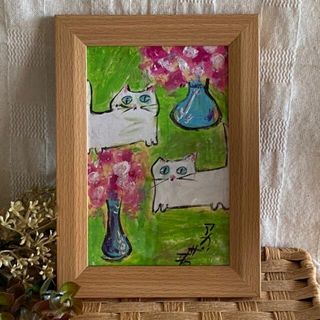 絵画。原画手描き【きれいな花瓶の花がかわいい白猫ちゃんを2匹惹きつけた】(絵画/タペストリー)