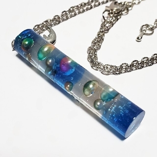 現品限り ハンドメイド レジン スティック ネックレス「月夜の湧水 円柱」(ネックレス)