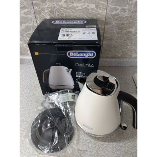 デロンギ(DeLonghi)のディスティンタ　電気ケトル　KBI1200J-W(調理道具/製菓道具)