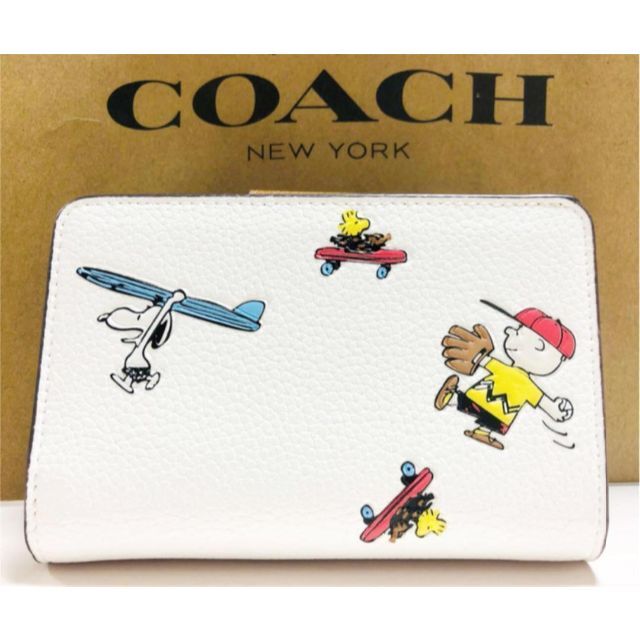 COACH(コーチ)の【☆数量限定☆新品】COACH スヌーピー コラボ 二つ折り財布 ウッドストック レディースのファッション小物(財布)の商品写真