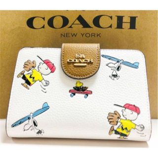 コーチ(COACH)の【☆数量限定☆新品】COACH スヌーピー コラボ 二つ折り財布 ウッドストック(財布)