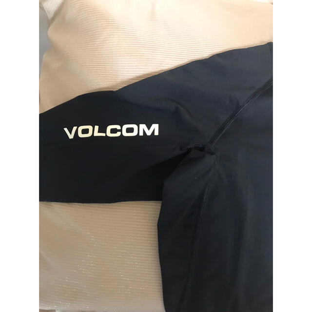 volcom(ボルコム)のボルコム　ラッシュガード半袖Mサイズ メンズの水着/浴衣(その他)の商品写真