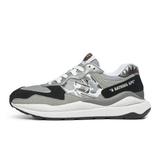 A BATHING APE(アベイシングエイプ)のBAPE X NEW BALANCE 5740 GRAY グレー 28cm メンズの靴/シューズ(スニーカー)の商品写真