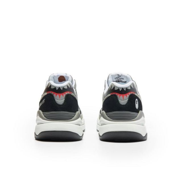 A BATHING APE(アベイシングエイプ)のBAPE X NEW BALANCE 5740 GRAY グレー 28cm メンズの靴/シューズ(スニーカー)の商品写真