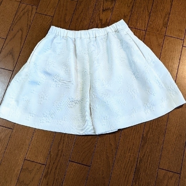 TOCCA(トッカ)の新品 TOCCA ♥キュロットショートパンツ♥白花柄スカート♥ レディースのパンツ(キュロット)の商品写真