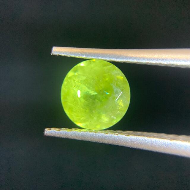 スフェーン　ラウンド　0.83ct.